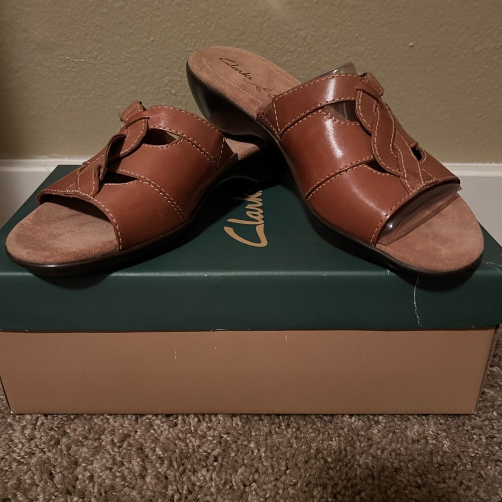 Clarks sandal still in packaging size 7.5